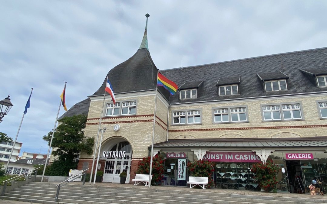 Rathaus hisst Regenbogenfahne