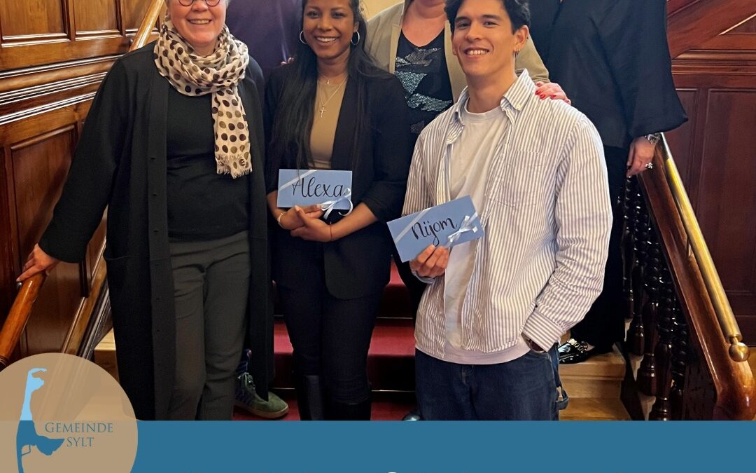 Mit Engagement und Fachwissen: Zwei Mitarbeitende der Gemeinde Sylt gehen den nächsten Karriereschritt