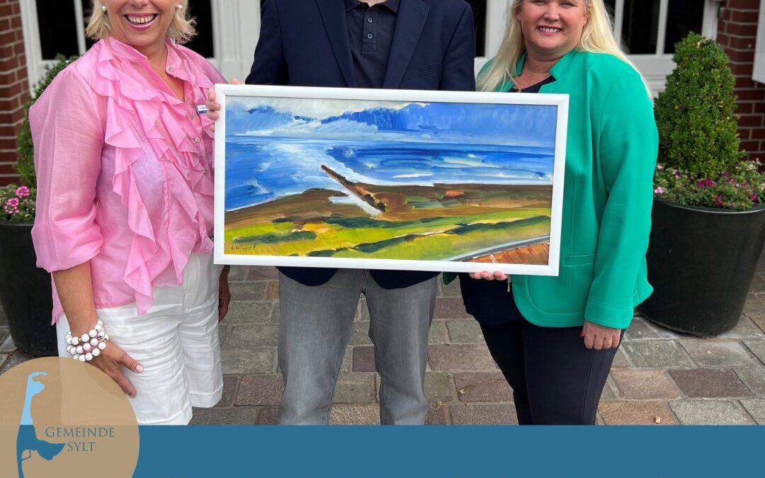 „Landschaft am Bahndamm“: Lars Wiggert schenkt Gemeinde Sylt besonderes Gemälde zum Jubiläum der Bahnverbindung